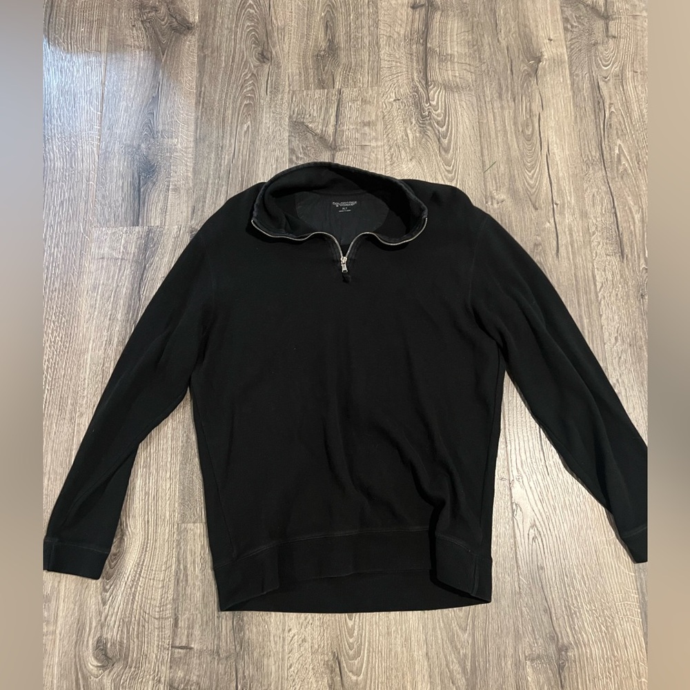 Roundtree and Yorke pullover sweater. Like New.